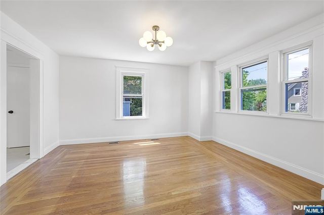 135 E Linden Avenue, Dumont, NJ 07628