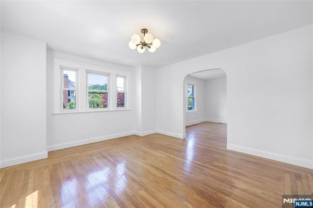 135 E Linden Avenue, Dumont, NJ 07628