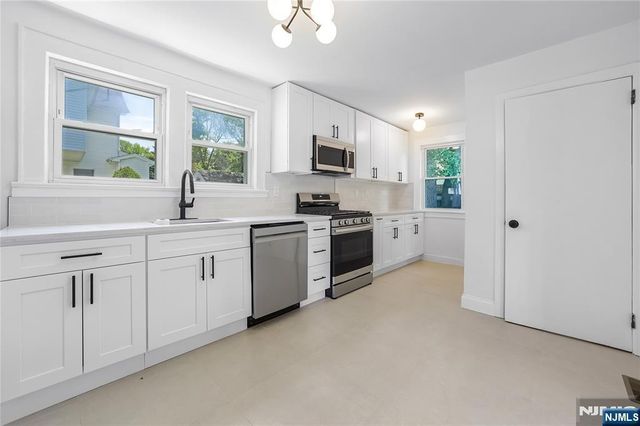 135 E Linden Avenue, Dumont, NJ 07628