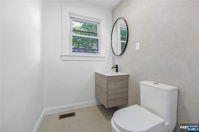 135 E Linden Avenue, Dumont, NJ 07628