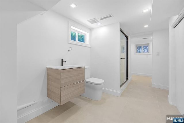 135 E Linden Avenue, Dumont, NJ 07628