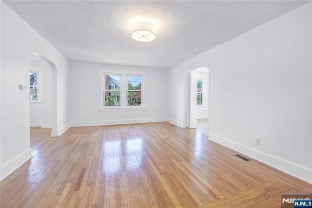 135 E Linden Avenue, Dumont, NJ 07628