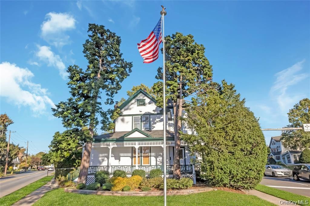 215 Conklin Street, Farmingdale, NY 11735