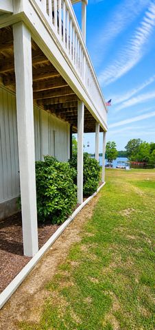1176 Lesesne Drive, Manning, SC 29102