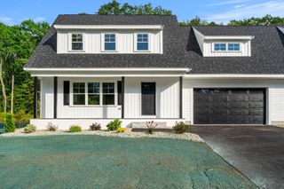 15A Autumn Cir # A, Plaistow, NH 03865