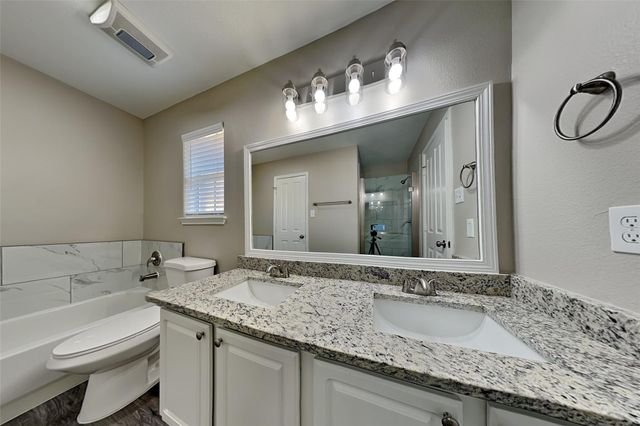16883 Bob White, Conroe, TX 77385