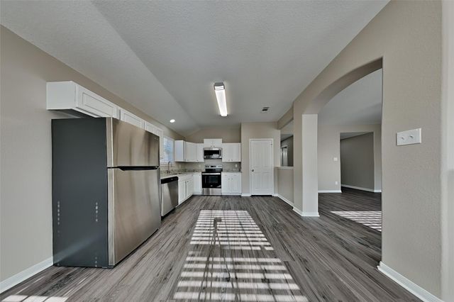16883 Bob White, Conroe, TX 77385