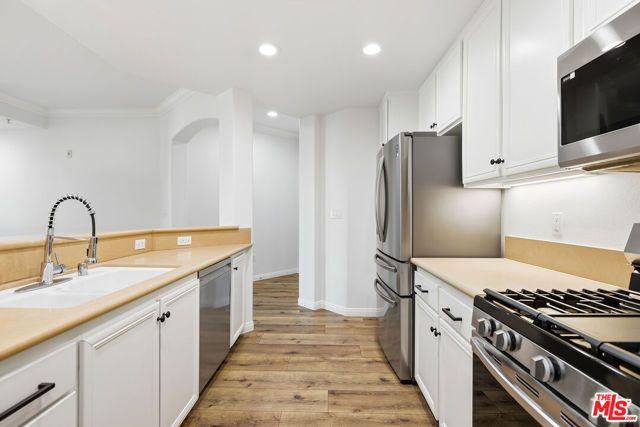 12963 Runway Road 303, Los Angeles, CA 90094