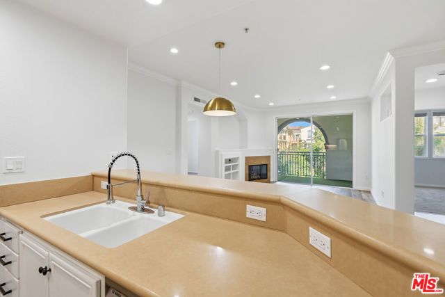 12963 Runway Road 303, Los Angeles, CA 90094