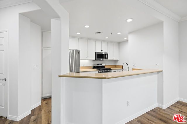 12963 Runway Road 303, Los Angeles, CA 90094