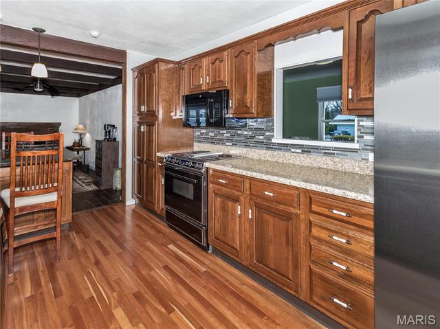 33 Hemlock Drive, Belleville, IL 62221