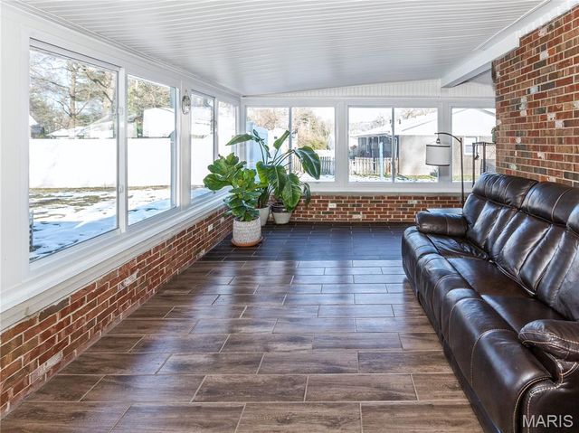 33 Hemlock Drive, Belleville, IL 62221