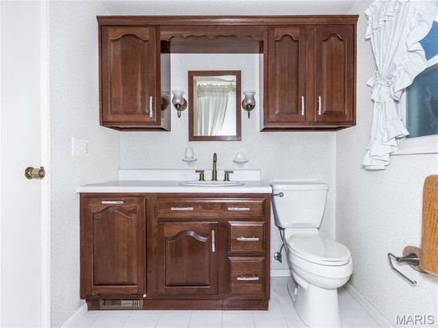 33 Hemlock Drive, Belleville, IL 62221