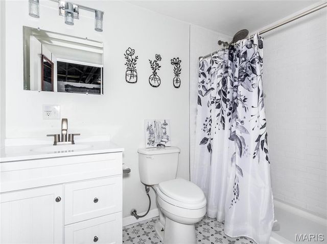 33 Hemlock Drive, Belleville, IL 62221