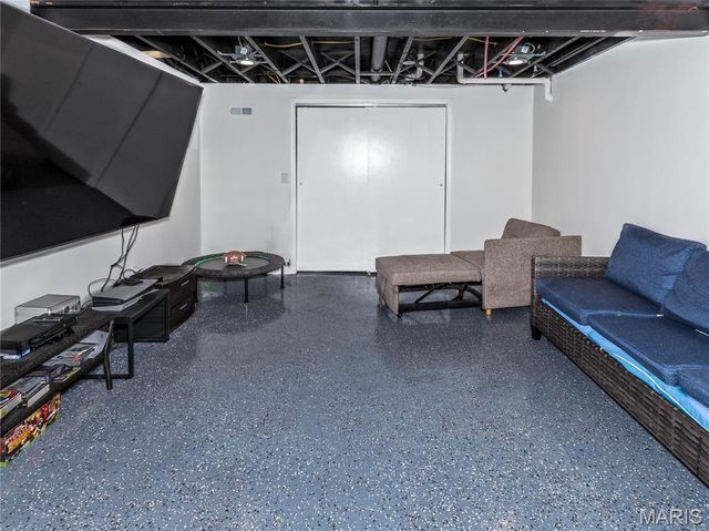 33 Hemlock Drive, Belleville, IL 62221