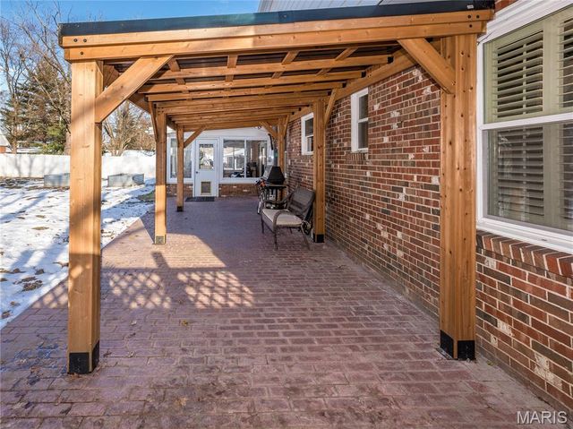 33 Hemlock Drive, Belleville, IL 62221