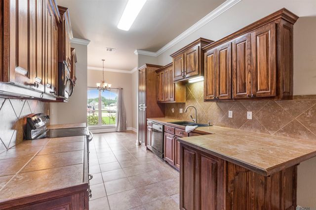 10184 Angela Dr, Denham Springs, LA 70706