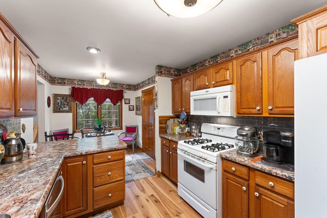 10856 N Makeever Drive E, Demotte, IN 46310