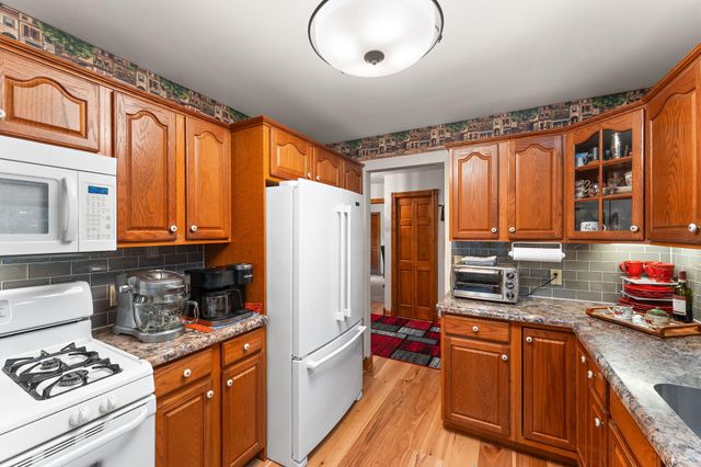 10856 N Makeever Drive E, Demotte, IN 46310