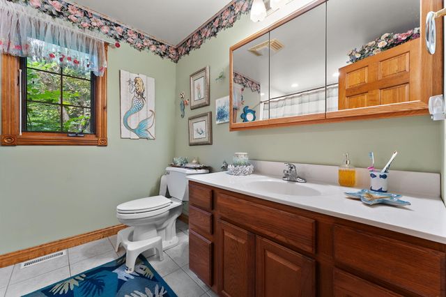10856 N Makeever Drive E, Demotte, IN 46310