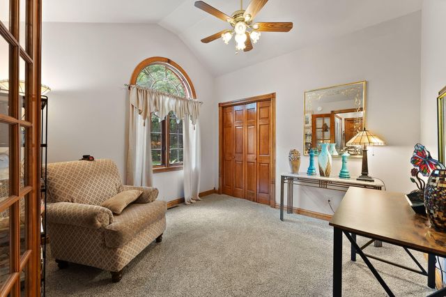 10856 N Makeever Drive E, Demotte, IN 46310