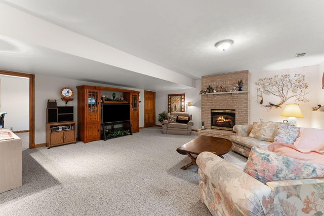 10856 N Makeever Drive E, Demotte, IN 46310