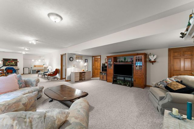 10856 N Makeever Drive E, Demotte, IN 46310