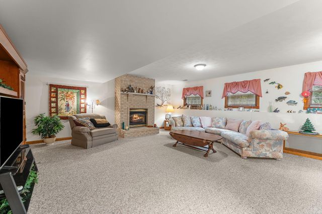 10856 N Makeever Drive E, Demotte, IN 46310
