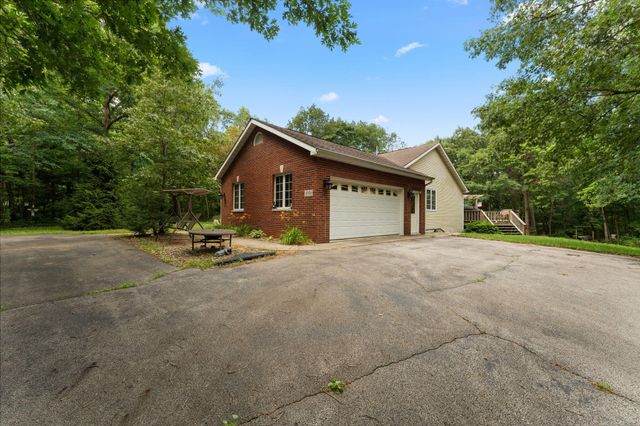 10856 N Makeever Drive E, Demotte, IN 46310
