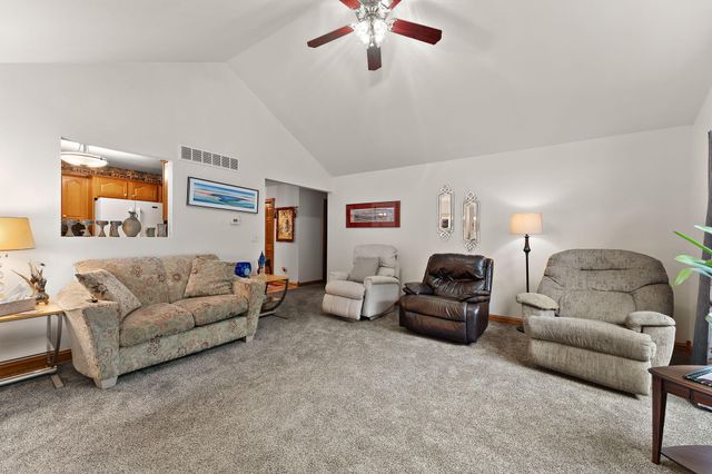 10856 N Makeever Drive E, Demotte, IN 46310