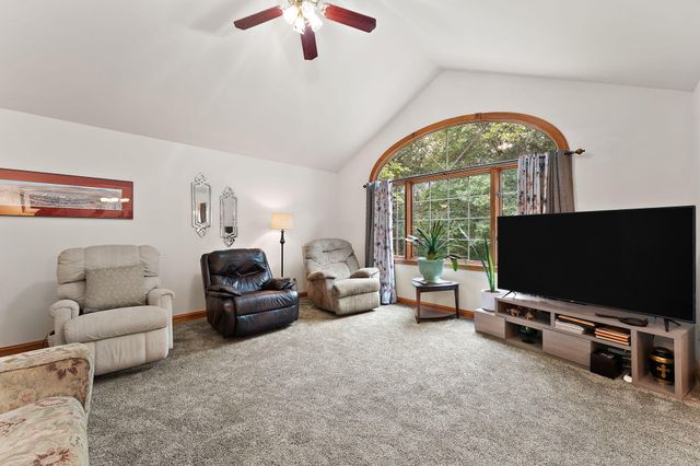 10856 N Makeever Drive E, Demotte, IN 46310