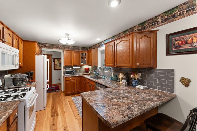 10856 N Makeever Drive E, Demotte, IN 46310