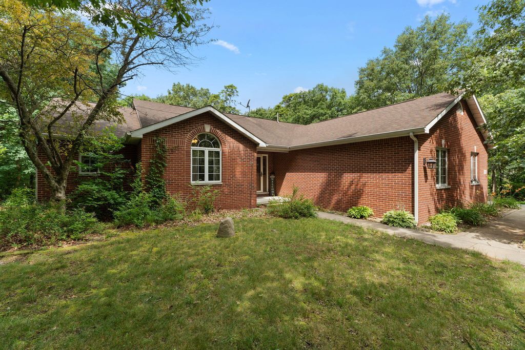 10856 N Makeever Drive E, Demotte, IN 46310