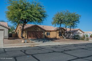 9051 N Shadow Rock Drive, Tucson, AZ 85743