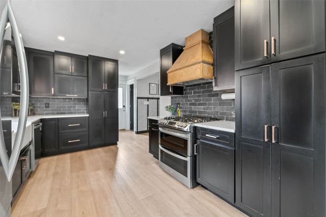 527 Village Court, Altoona, IA 50009