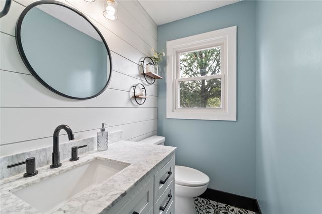 527 Village Court, Altoona, IA 50009