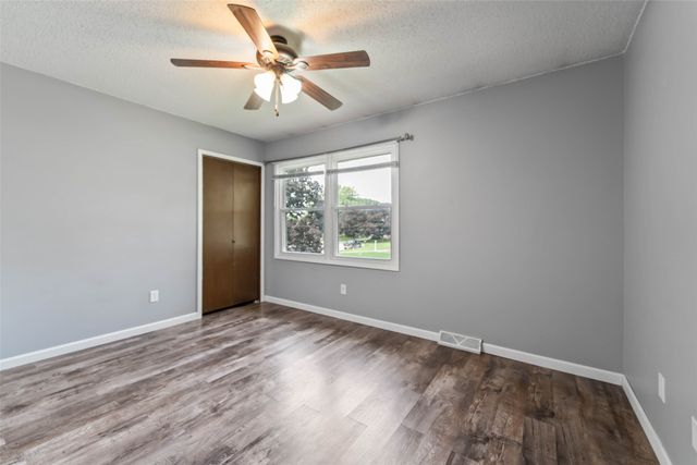 527 Village Court, Altoona, IA 50009