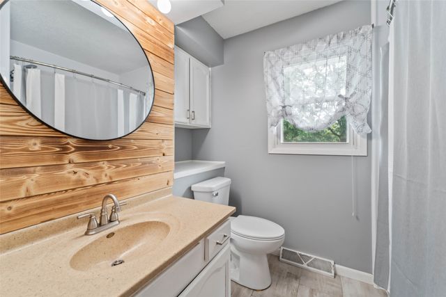 527 Village Court, Altoona, IA 50009
