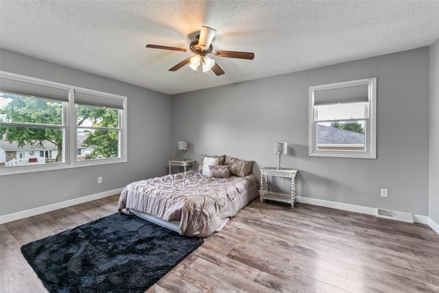 527 Village Court, Altoona, IA 50009