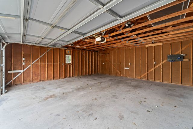527 Village Court, Altoona, IA 50009