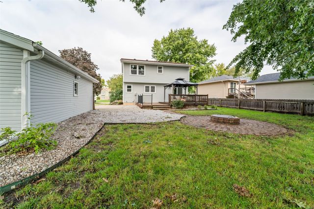 527 Village Court, Altoona, IA 50009