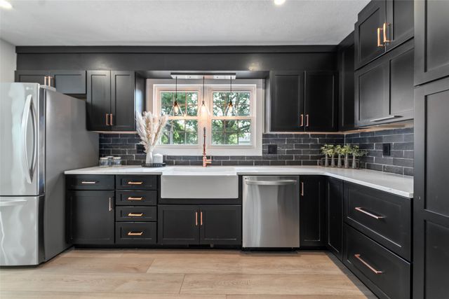 527 Village Court, Altoona, IA 50009