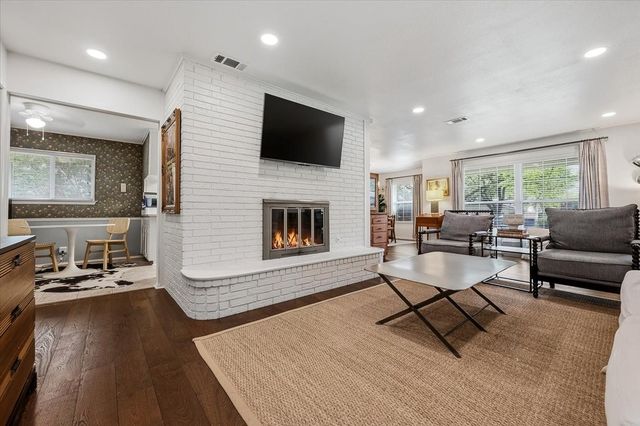 1812 Saxony Road, Fort Worth, TX 76116