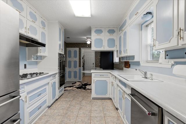 1812 Saxony Road, Fort Worth, TX 76116