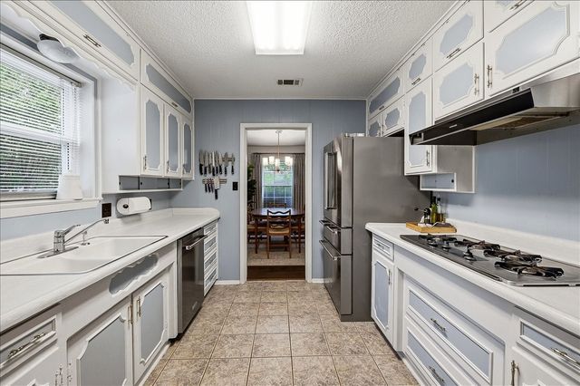 1812 Saxony Road, Fort Worth, TX 76116