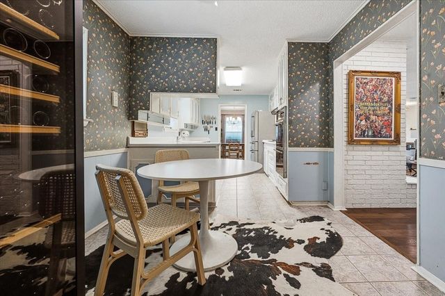 1812 Saxony Road, Fort Worth, TX 76116