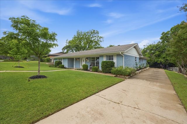 1812 Saxony Road, Fort Worth, TX 76116