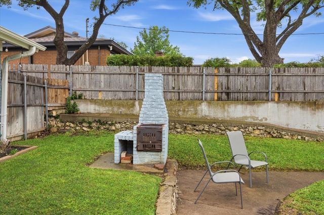 1812 Saxony Road, Fort Worth, TX 76116