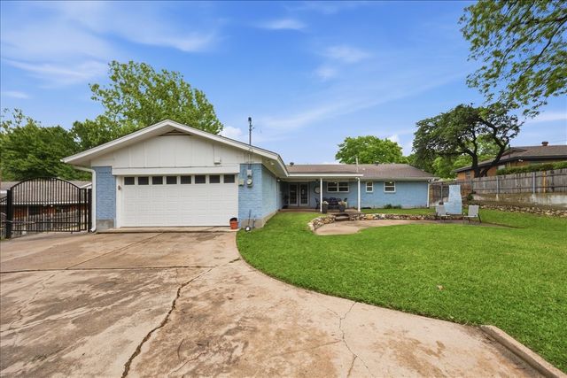 1812 Saxony Road, Fort Worth, TX 76116