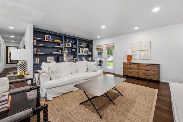 1812 Saxony Road, Fort Worth, TX 76116